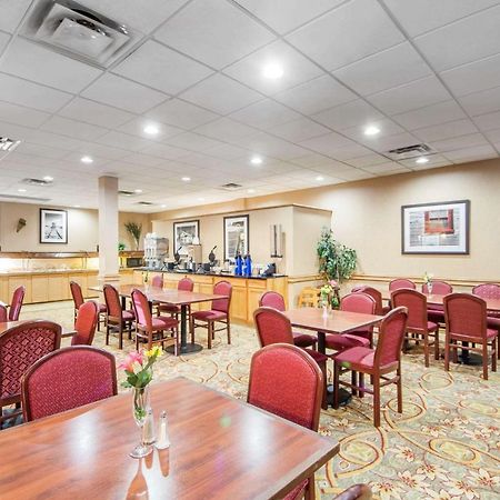 Clarion Inn Tulsa International Airport Exterior photo