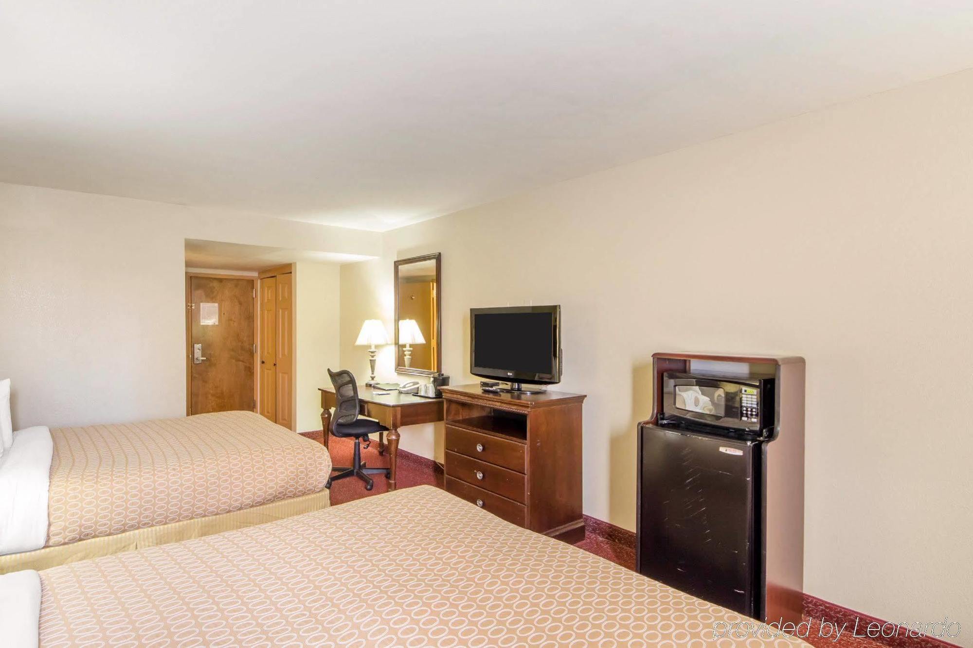 Clarion Inn Tulsa International Airport Exterior photo