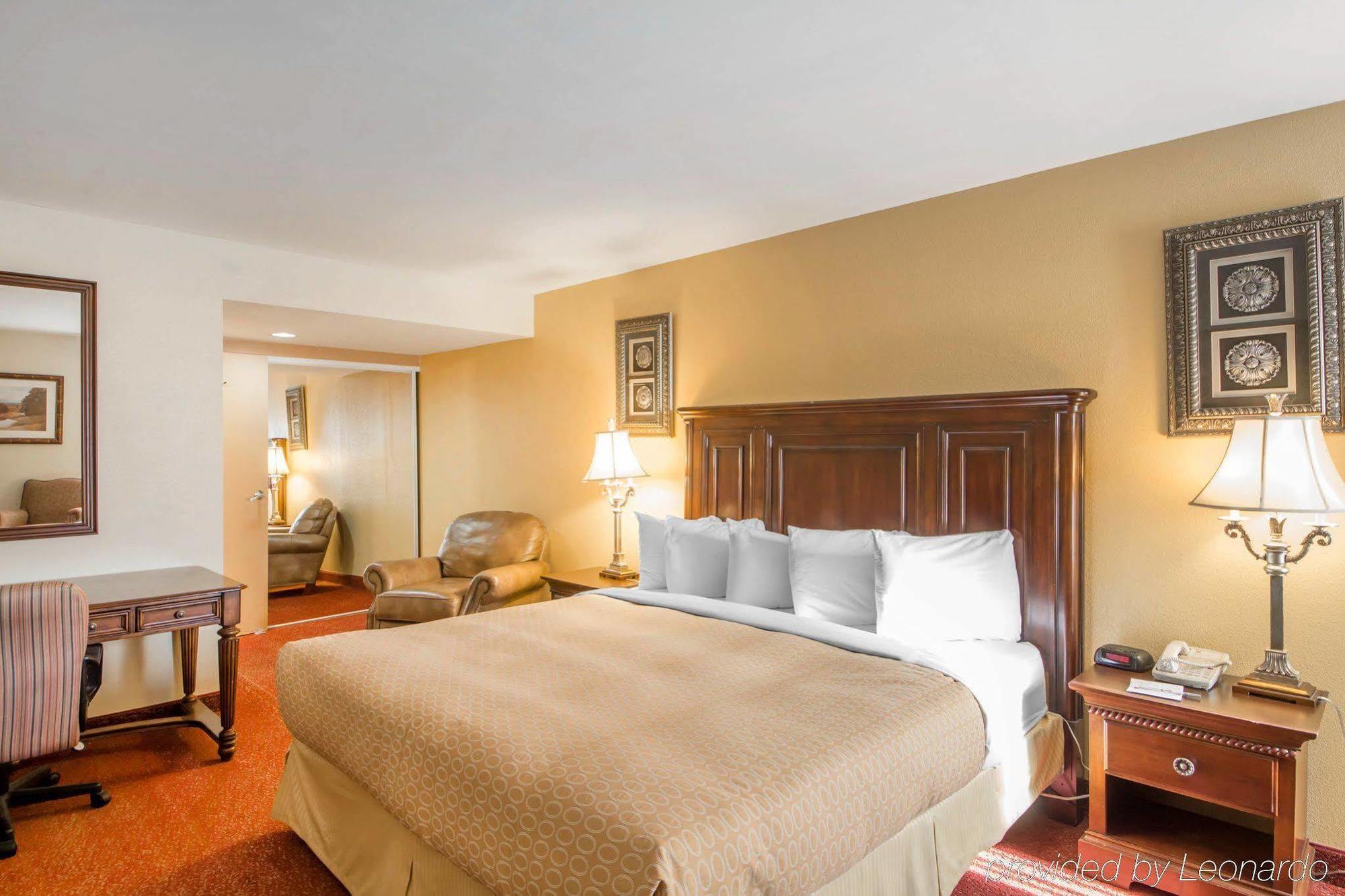 Clarion Inn Tulsa International Airport Exterior photo