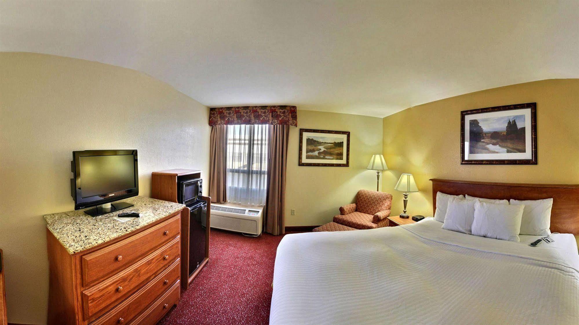 Clarion Inn Tulsa International Airport Exterior photo